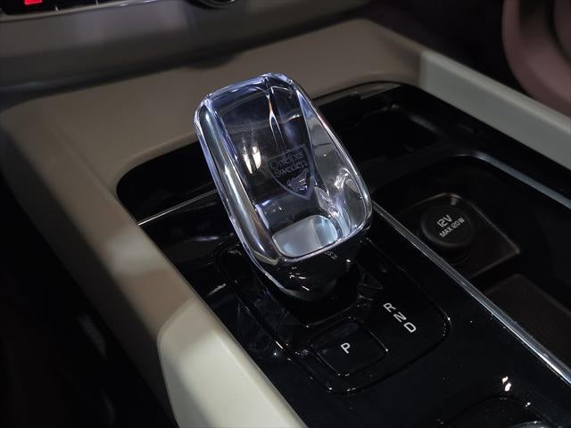 2024 Volvo XC60 B5 Ultimate Dark Theme