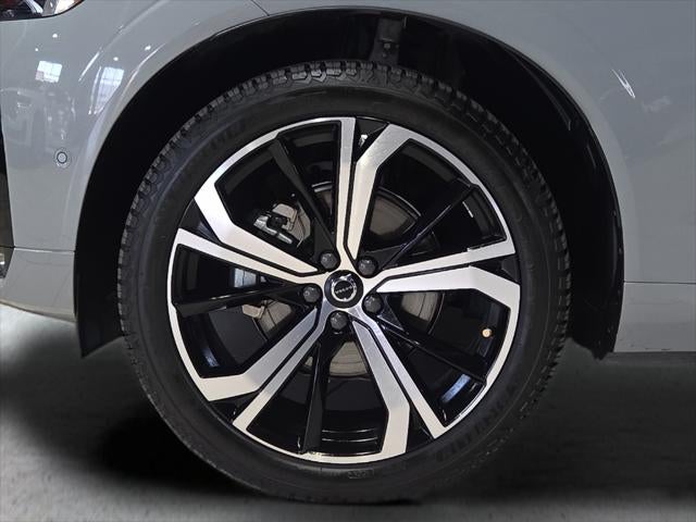 2024 Volvo XC60 B5 Ultimate Dark Theme