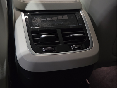 2025 Volvo XC90 B5 Plus