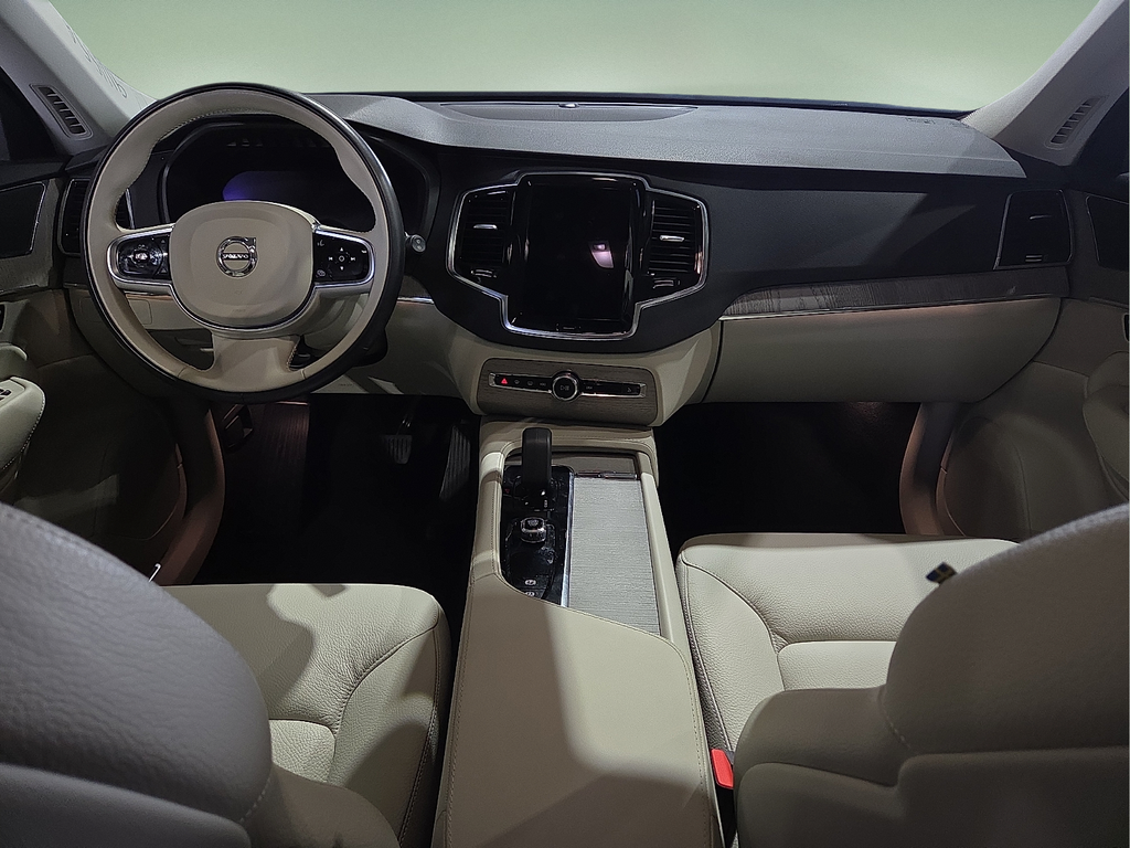 2025 Volvo XC90 B5 Plus