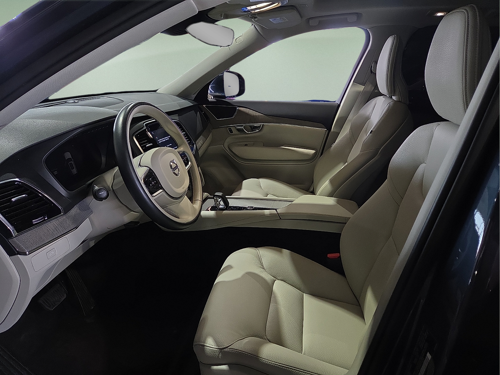 2025 Volvo XC90 B5 Plus