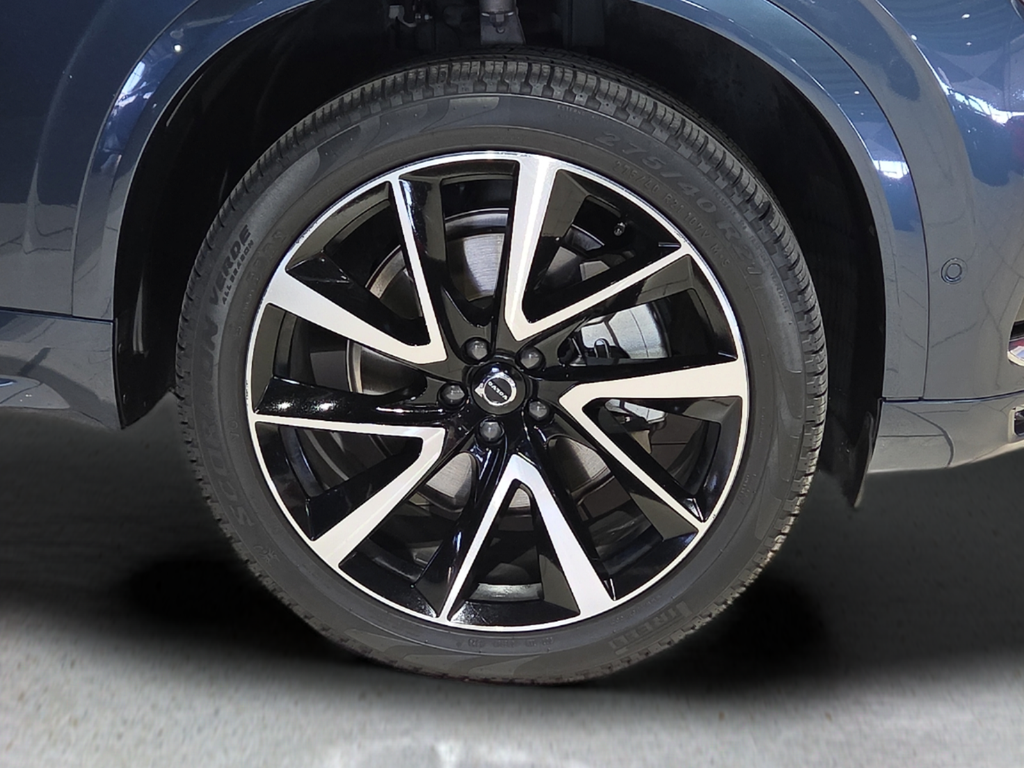 2025 Volvo XC90 B5 Plus