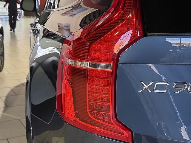 2025 Volvo XC90 B5 Plus