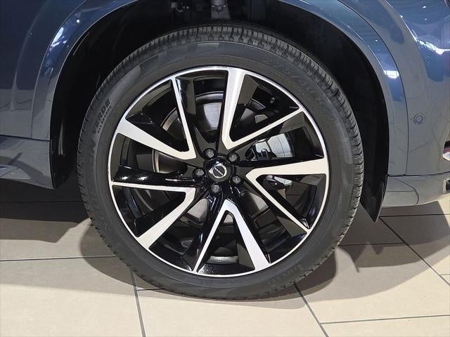 2025 Volvo XC90 B5 Plus